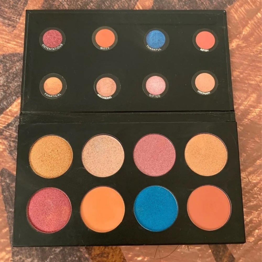 Younique 8 shadow palette